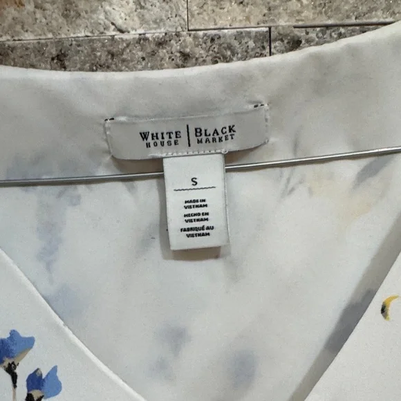 White House Black Market Shell - Picture 2 of 3